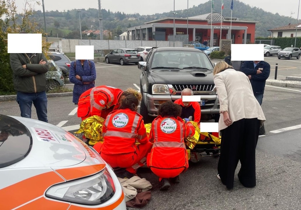 85enne investita da un pick-up: è in condizioni serie