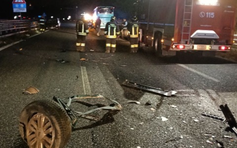 Nibionno, scontro auto-pullman: ferite due bambine