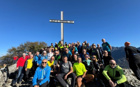 Celebrati i 125 anni della Croce del Monte Barro, festa in quota e posa di una targa commemorativa