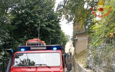 Cade dalla scalinata di San Girolamo, paura per un uomo di 74 anni