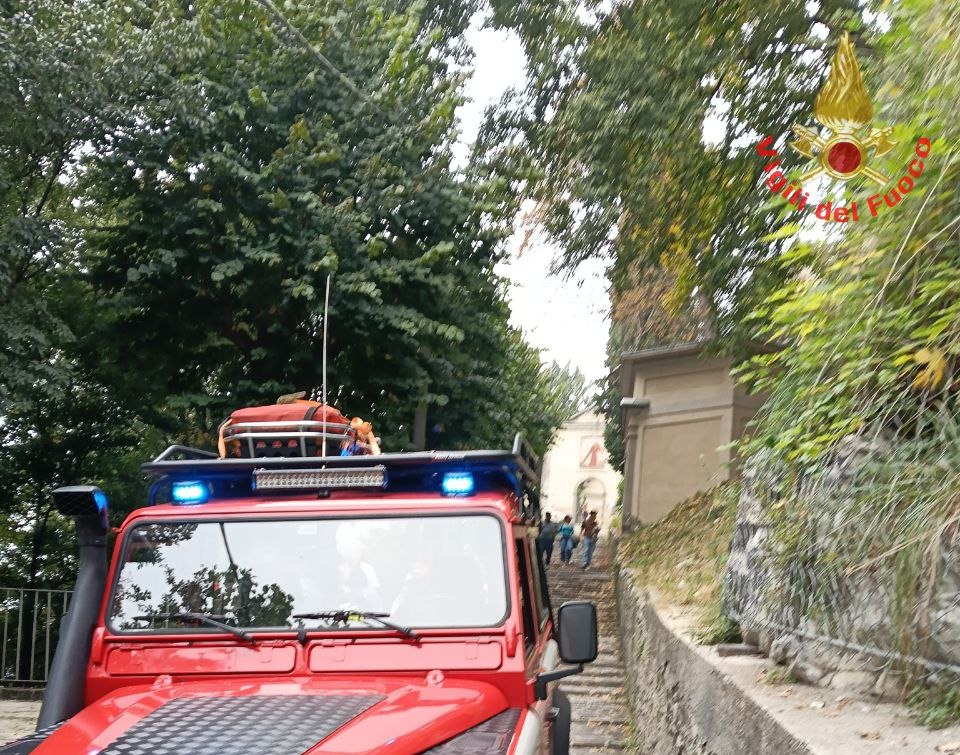 Cade dalla scalinata di San Girolamo, paura per un uomo di 74 anni