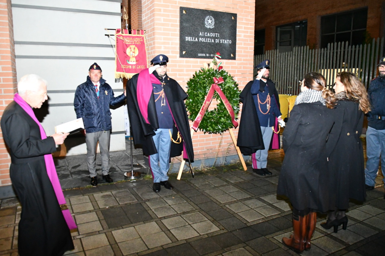 Lecco, la Questura rende omaggio ai Caduti della Polizia di Stato