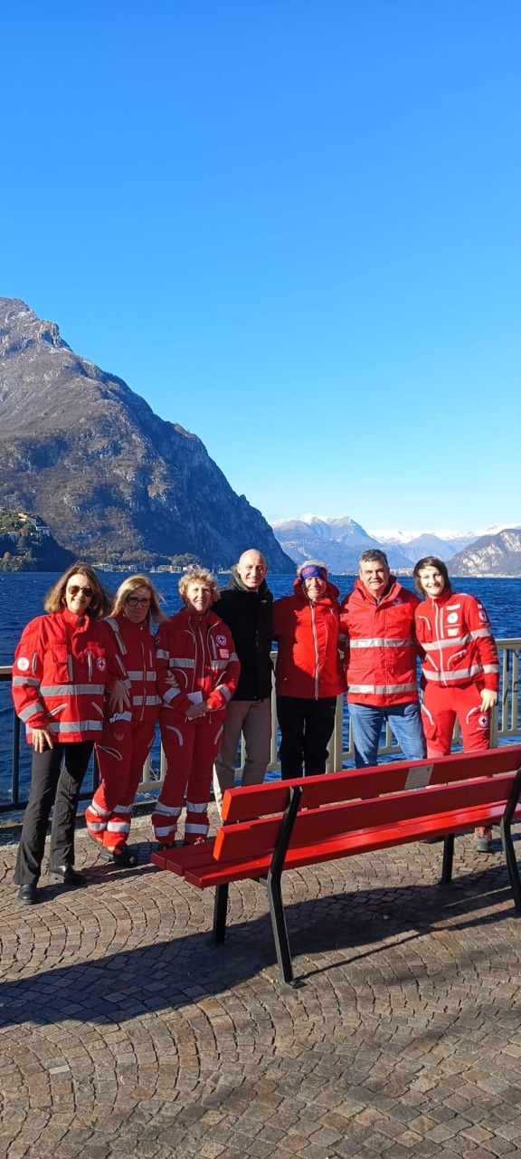 Violenza sulle donne: nuova Panchina Rossa a Lecco