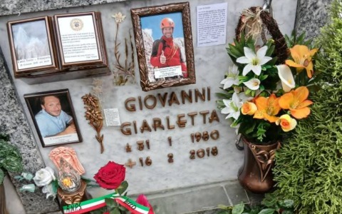 Furto sacrilego a Lecco: “Rubare  fiori dalla tomba di nostro figlio aumenta  il dolore che già proviamo”