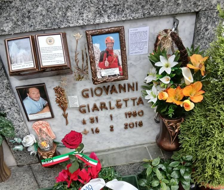 Furto sacrilego a Lecco: “Rubare  fiori dalla tomba di nostro figlio aumenta  il dolore che già proviamo”