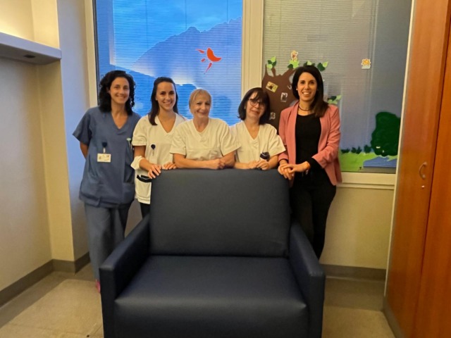 Lecco, cinque poltrone letto per i genitori dei bambini ricoverati