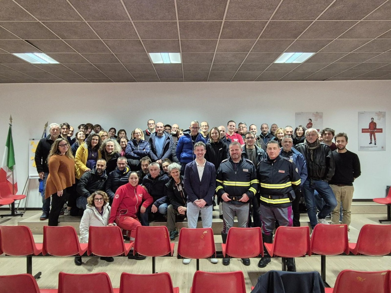 La Croce Rossa dona una panchina contro la violenza