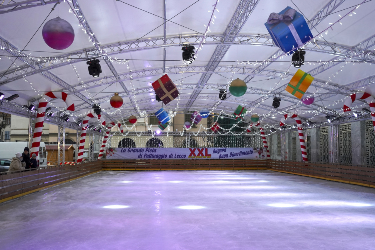 Lecco: sabato 15 apre a Lecco la Pista di Pattinaggio XXL di piazza Garibaldi