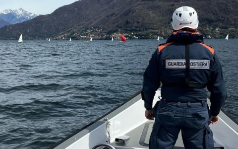 Dervio, kitesurfista in difficoltà a 500 metri dalla costa salvato dalla Guardia Costiera