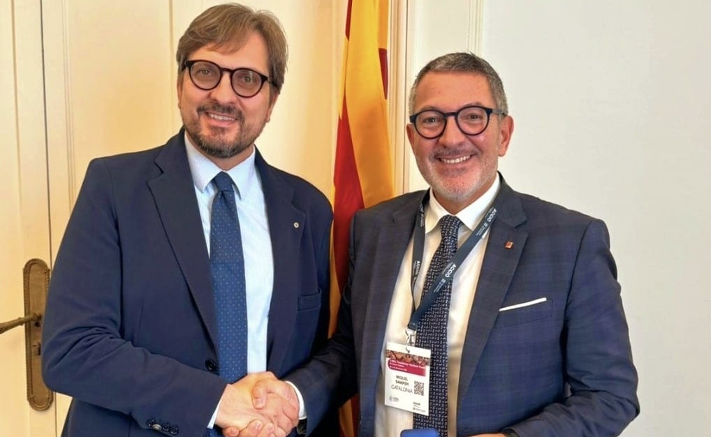 Lombardia e Catalogna unite per l’industria chimica: alleanza strategica tra Guidesi e Sàmper