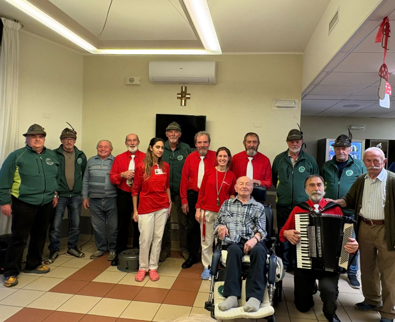 Musica, castagne e ricordi alla RSA “Don Luigi Gilardi” di Olginate