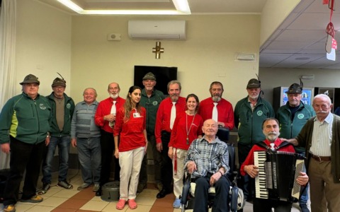 Musica, castagne e ricordi alla RSA “Don Luigi Gilardi” di Olginate