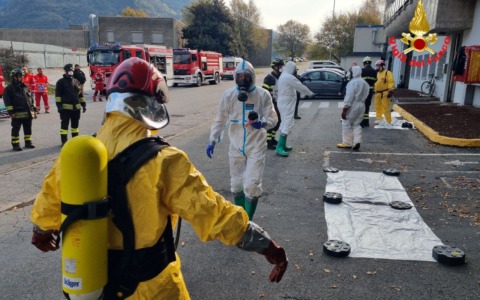 Vigili del Fuoco in azione a Civate: simulato intervento chimico-industriale all’Azienda Collini