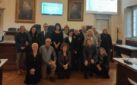 “Dona un quadro alla città”: l’arte diffusa nei quartieri di Lecco contro la violenza di genere