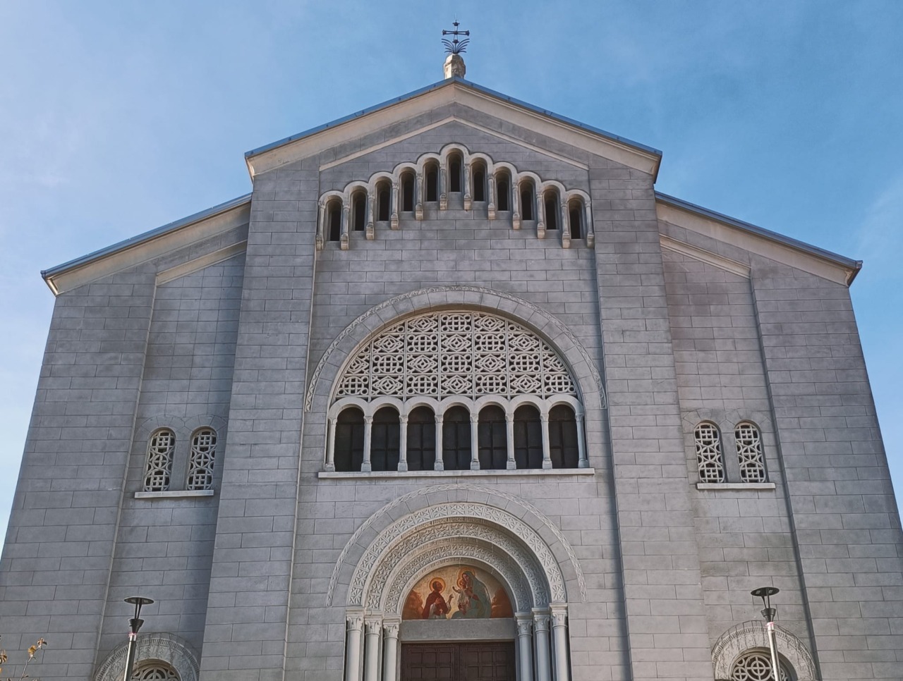 Ennesimo furto nella chiesa di Villa San Carlo: sparita la cassetta delle offerte per la Caritas