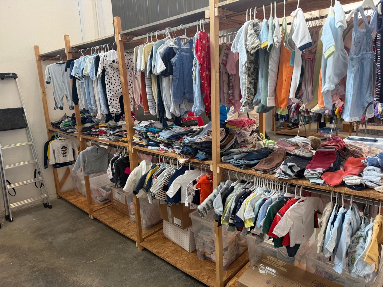 Valmadrera, il negozio “C’era un’altra volta” torna in via Roma