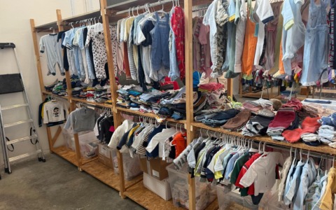 Valmadrera, il negozio “C’era un’altra volta” torna in via Roma