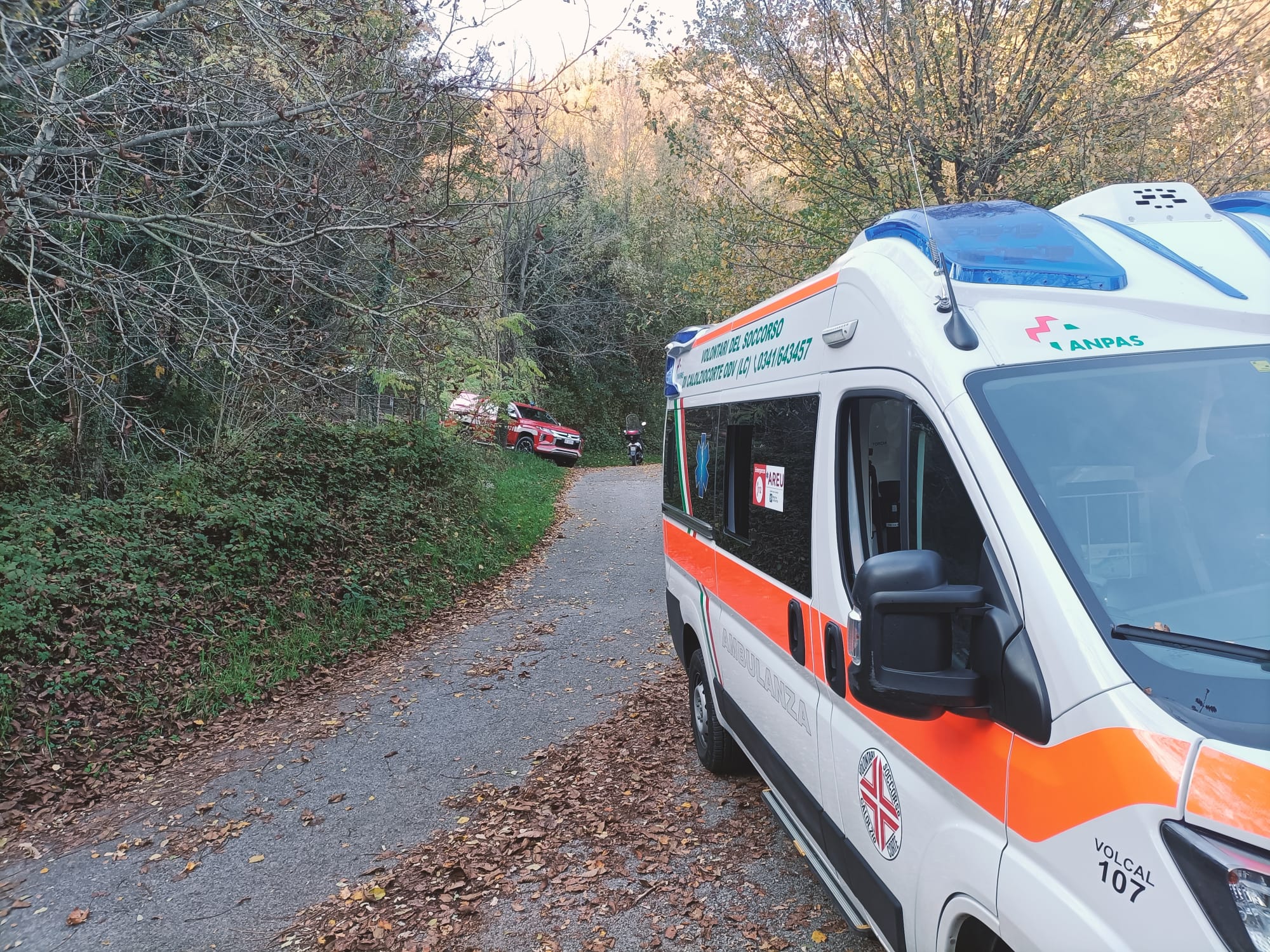 Tragedia a Valgreghentino: uomo trovato senza vita nel bosco