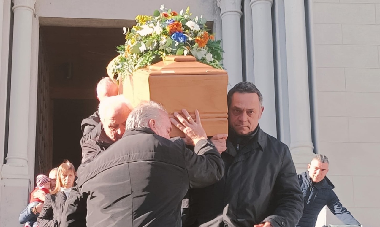 Grande partecipazione al funerale di Venanzio Gilardi: “Una persona giusta, dedita al lavoro e alla famiglia”