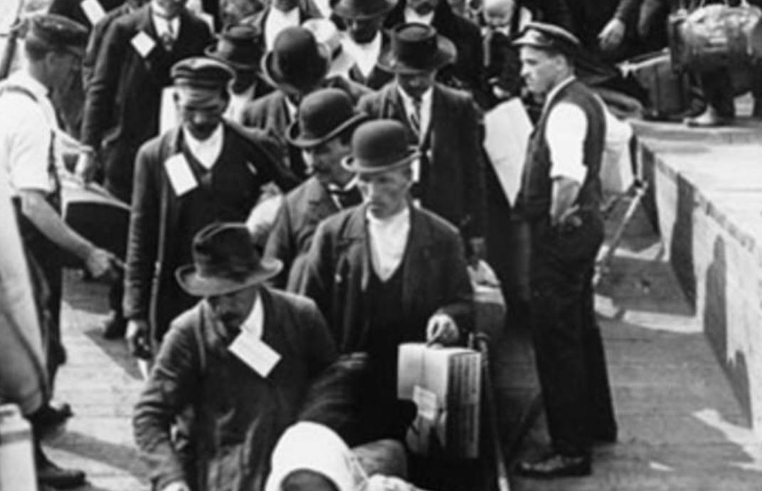 “L’altro e noi”: in scena a Lecco un viaggio introspettivo tra luci e ombre dell’immigrazione