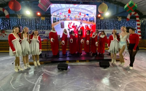 Inaugurata la pista di pattinaggio sul ghiaccio XXL