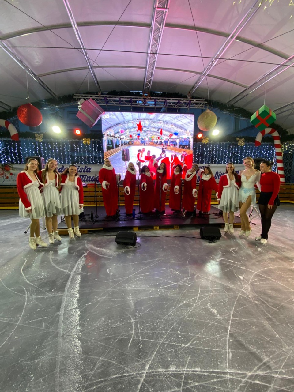 Inaugurata la pista di pattinaggio sul ghiaccio XXL