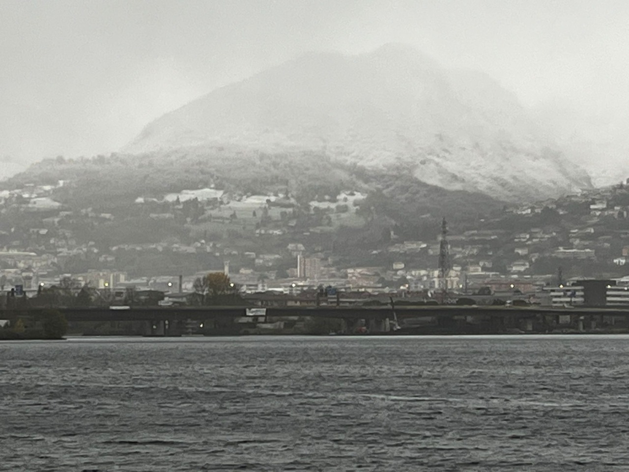 L’inverno arriva a Lecco: neve e suggestioni tra colline e valli