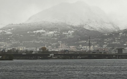 L’inverno arriva a Lecco: neve e suggestioni tra colline e valli