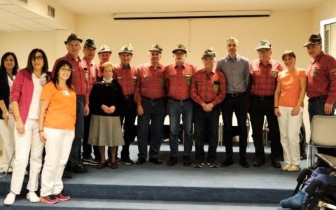 Un nuovo stereo alla Rsa Brambilla Nava di Civate grazie alla generosità degli Alpini