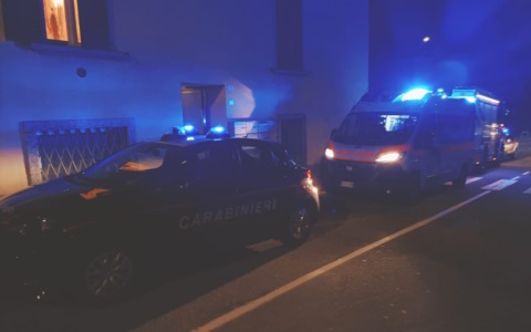 Vercurago, 44enne in stato alterato: mobilitazione di forze dell’ordine, ambulanza e Vigili del fuoco