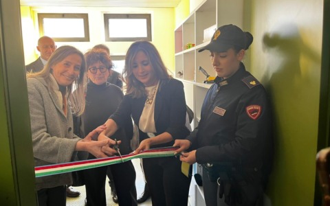 Una stanza per ricominciare: a Lecco inaugura la Sala di ascolto per le donne vittime di violenza