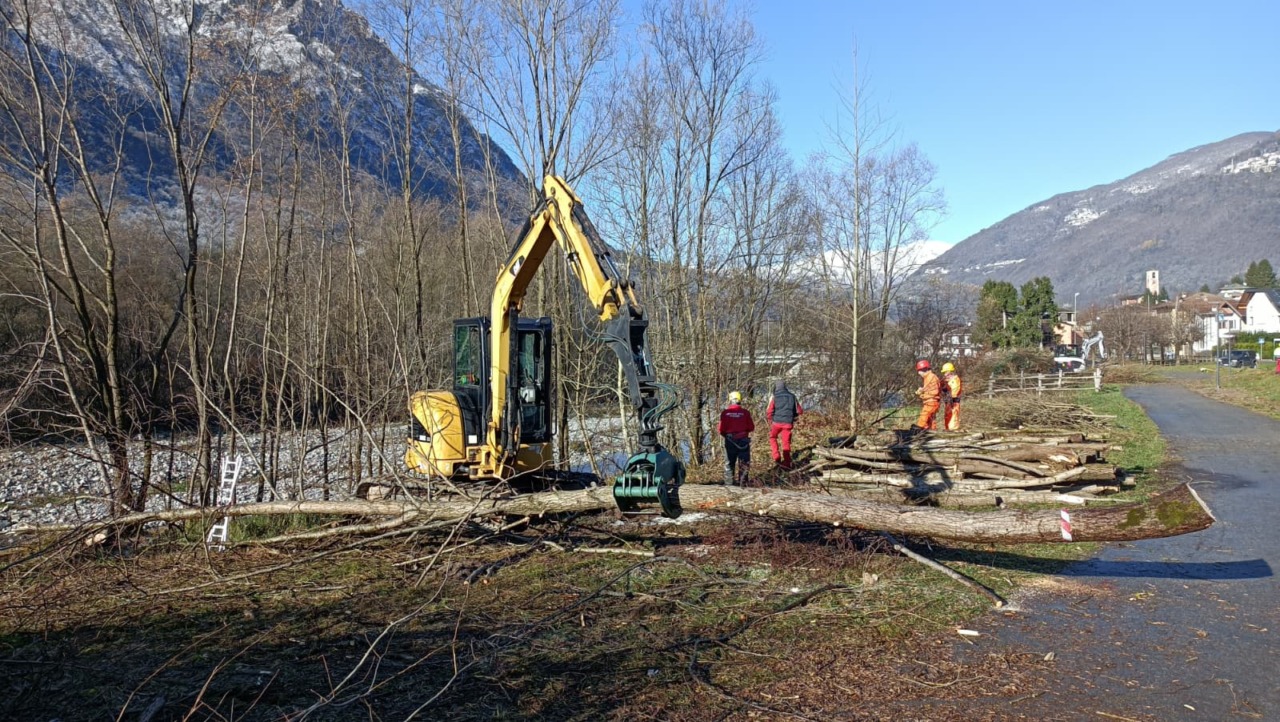 Ben 65 volontari hanno preso parte all’operazione “Fiumi sicuri” a Cortenova