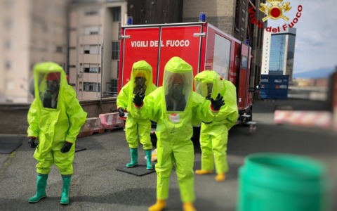 Cianuro sversato: maxi-esercitazione dei Vigili del Fuoco alla Collini  di Valmadrera