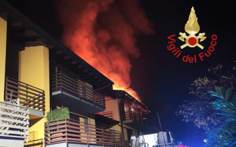 Bellagio, incendio tetto e mansarda a Civenna: intervento dei Vigili del Fuoco nella notte