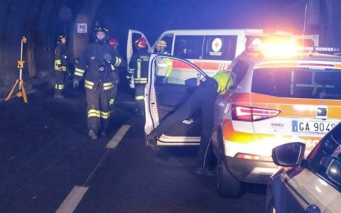 Furgone in contromano: scontro in Statale 36