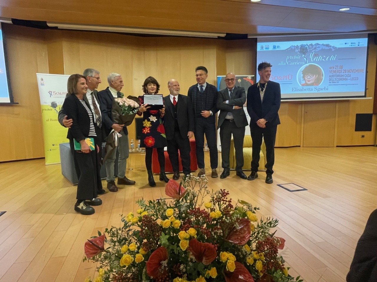 Il Premio Manzoni alla Carriera consegnato a Elisabetta Sgarbi