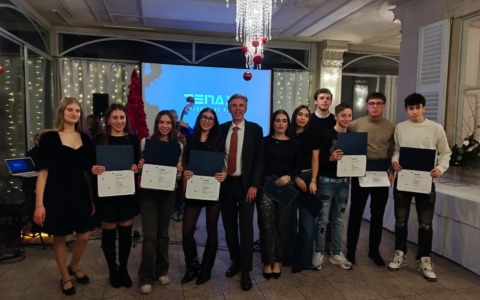 Tenax festeggia il Natale a Valmadrera e presenta il logo per i 60 anni