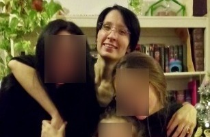 L’arte per non dimenticare mamma Valentina: una mostra solidale per le sue tre figlie