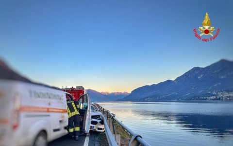 Oliveto: schianto tra tre auto sulla Lecco Bellagio, due feriti