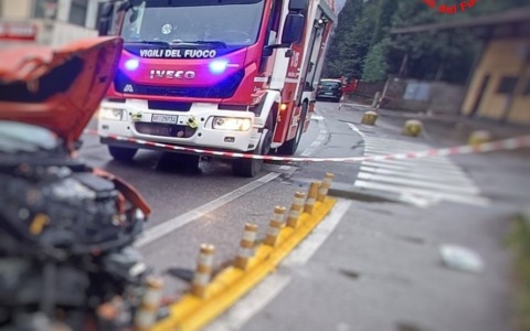 Schianto ad Abbadia: due feriti e traffico in tilt