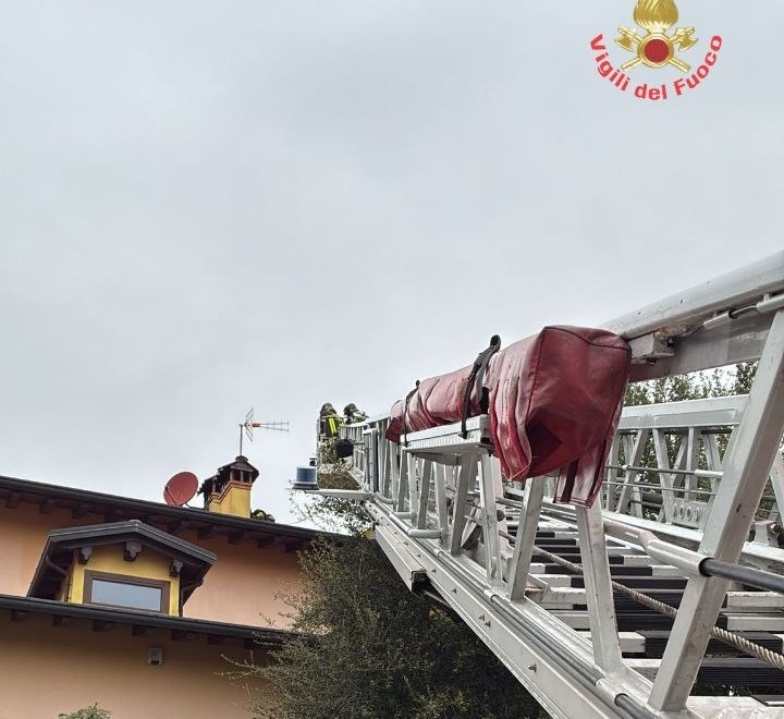 Valgreghentino e Cassago, due incendi di canne fumarie nel pomeriggio