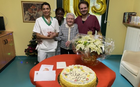 Lecco, grande festa all’Airoldi & Muzzi per i 103 anni di Alba Rossi