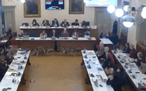 Hub dei Bus, scontro in Consiglio: delibera approvata tra polemiche e accuse