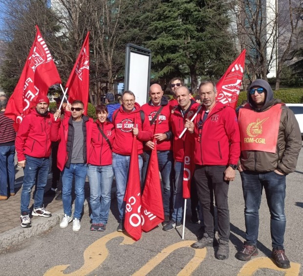 Doppio sciopero 10 e 12 dicembre: attenzione a raccolta rifiuti e treni. Manifestazione a Lecco