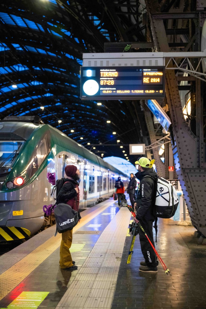 Sciare e vivere l’inverno ai Piani di Bobbio: Trenord lancia i “Treni della neve” e i mercatini di Natale