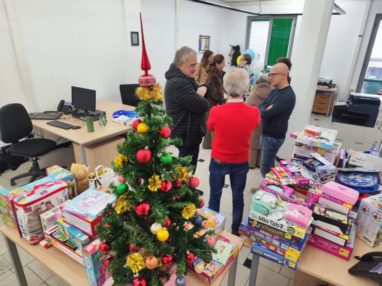 Il Giornale di Merate lancia “Sant’Ambrogio solidale”: giocattoli per i bambini e mostra fotografica