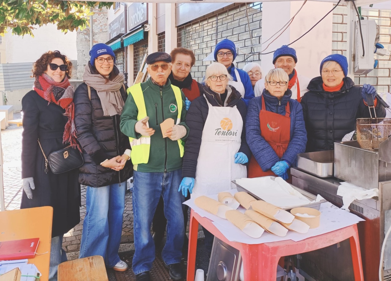 Atmosfera di festa a Olginate: in tanti ai mercatini di Natale