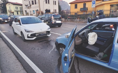 Frontale all’imbocco del ponte di Olginate