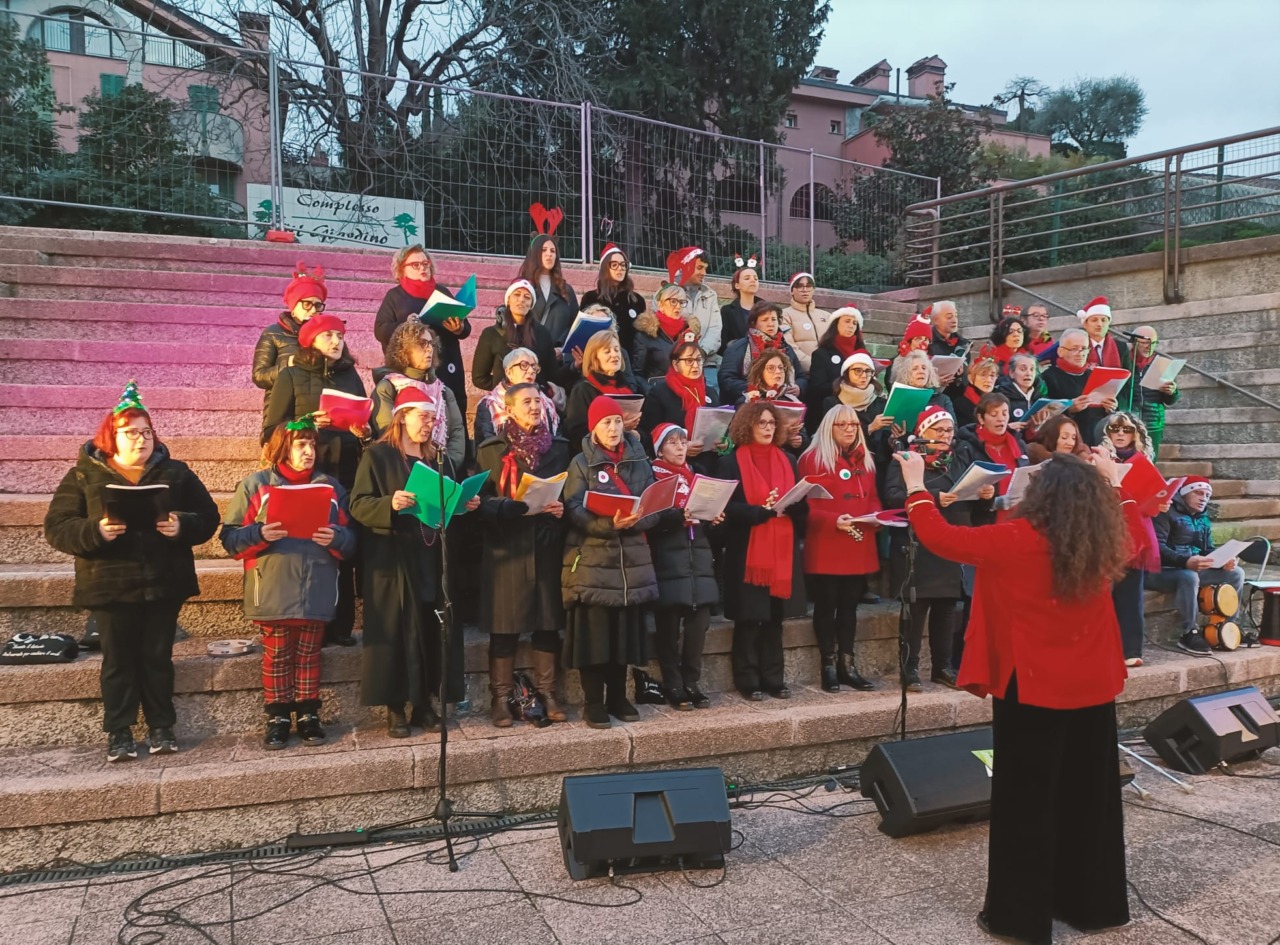 Il Natale arriva a Lecco con il coro “Creem&Friends” all’Isolago