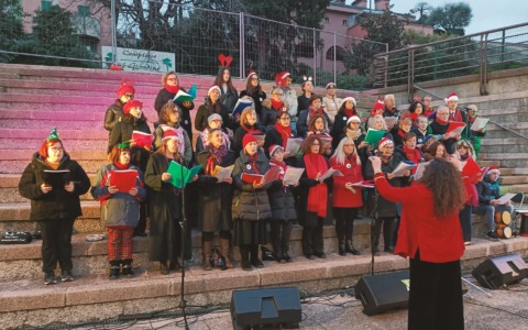 Il Natale arriva a Lecco con il coro “Creem&Friends” all’Isolago
